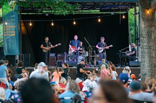 dallas_zoo_safari_nights_concent_series_cover_band_playing
