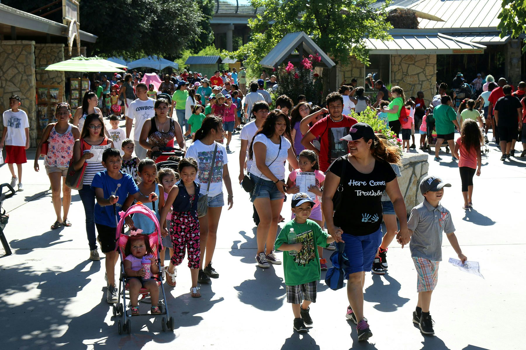 dallas zoo hours monday